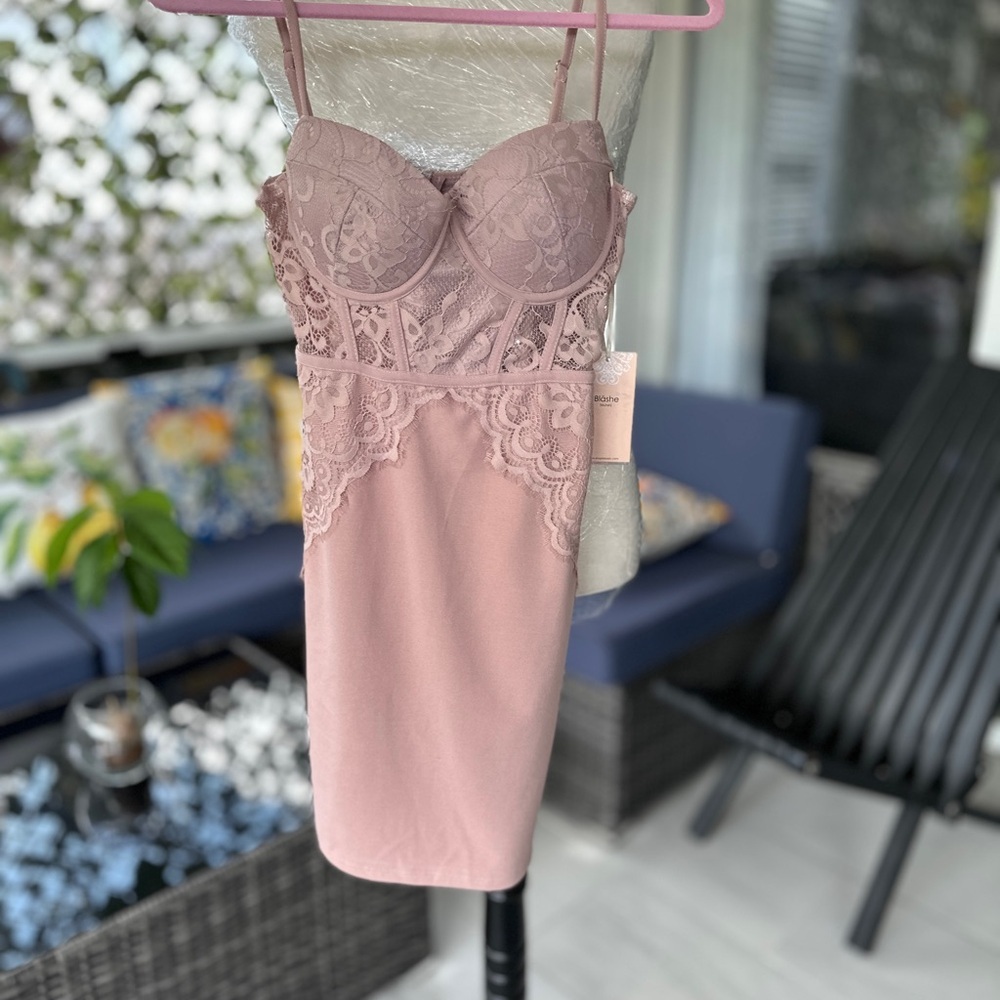 Elegant Lace Bustier Dress - Pink